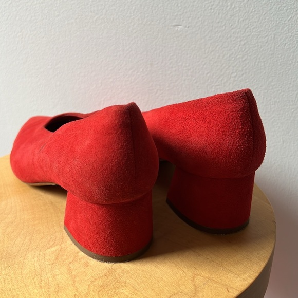 〰️ red suede Vince heels 〰️ - Picture 3 of 3